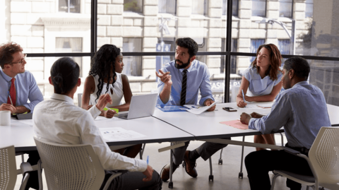 Sparking innovation in the market: the role of expert support hubs